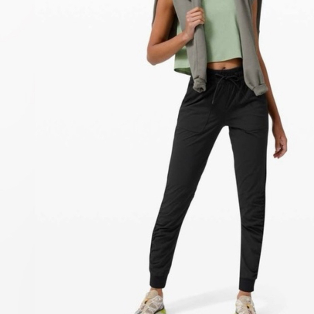Lululemon Beyond the Studio Jogger Black size 6 running, gym , exercise pant